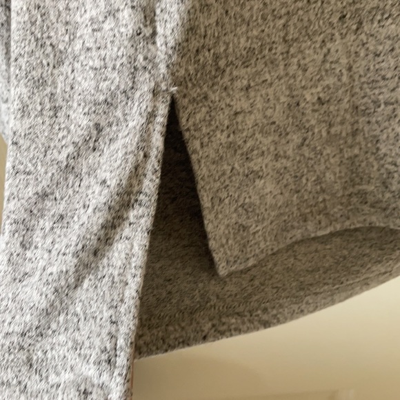 C’est moi athleisure lounge top with back cutouts - Picture 2 of 7